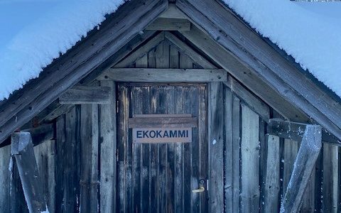 Tilausravintola Ekokammi sijaitsee päärinteen päällä