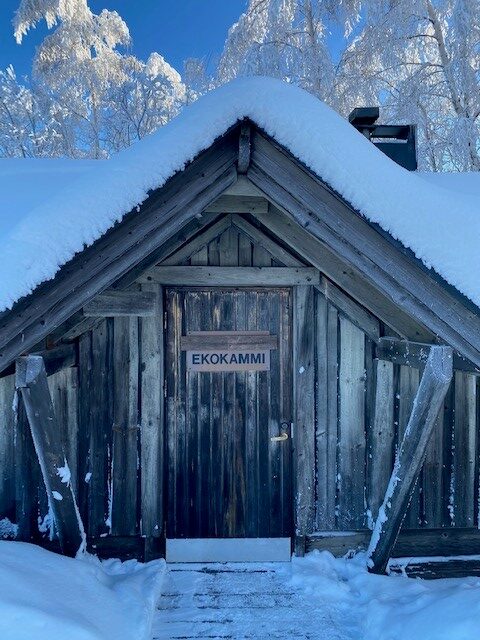 Tilausravintola Ekokammi sijaitsee päärinteen päällä
